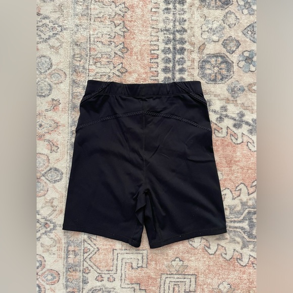 Fabletics Black High-Waisted Statement Motion365 Shorts Size Small - Picture 2 of 4